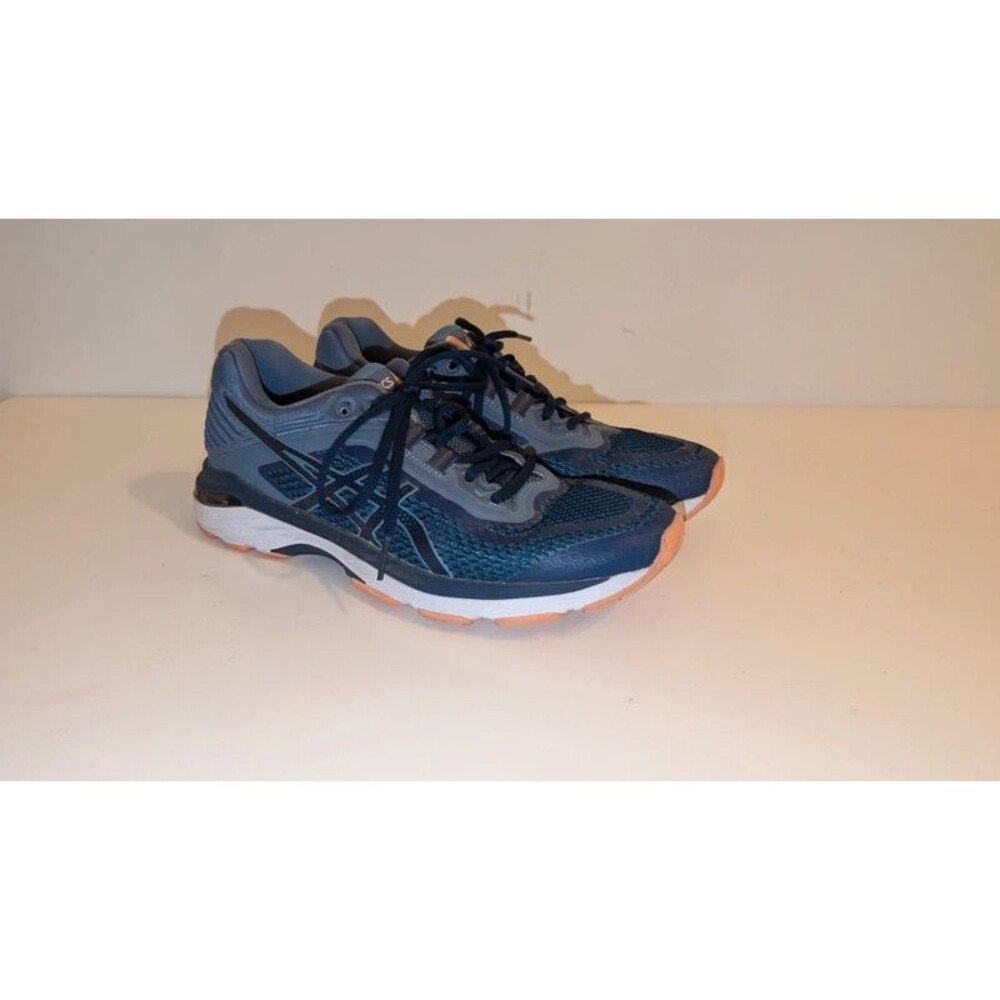 asics women size 9.5 in excellent condition blue